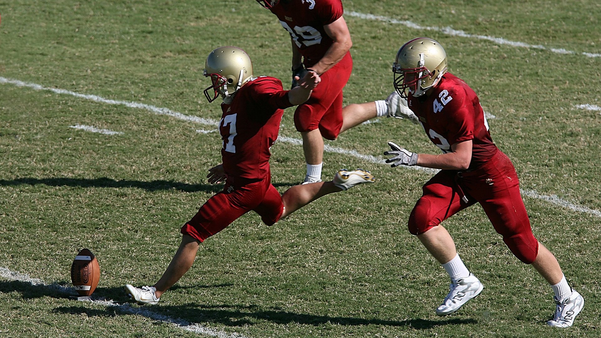 “尼古拉斯·桑特基的远射能力与精准传球，成为阿根廷美洲狮队的致命武器”